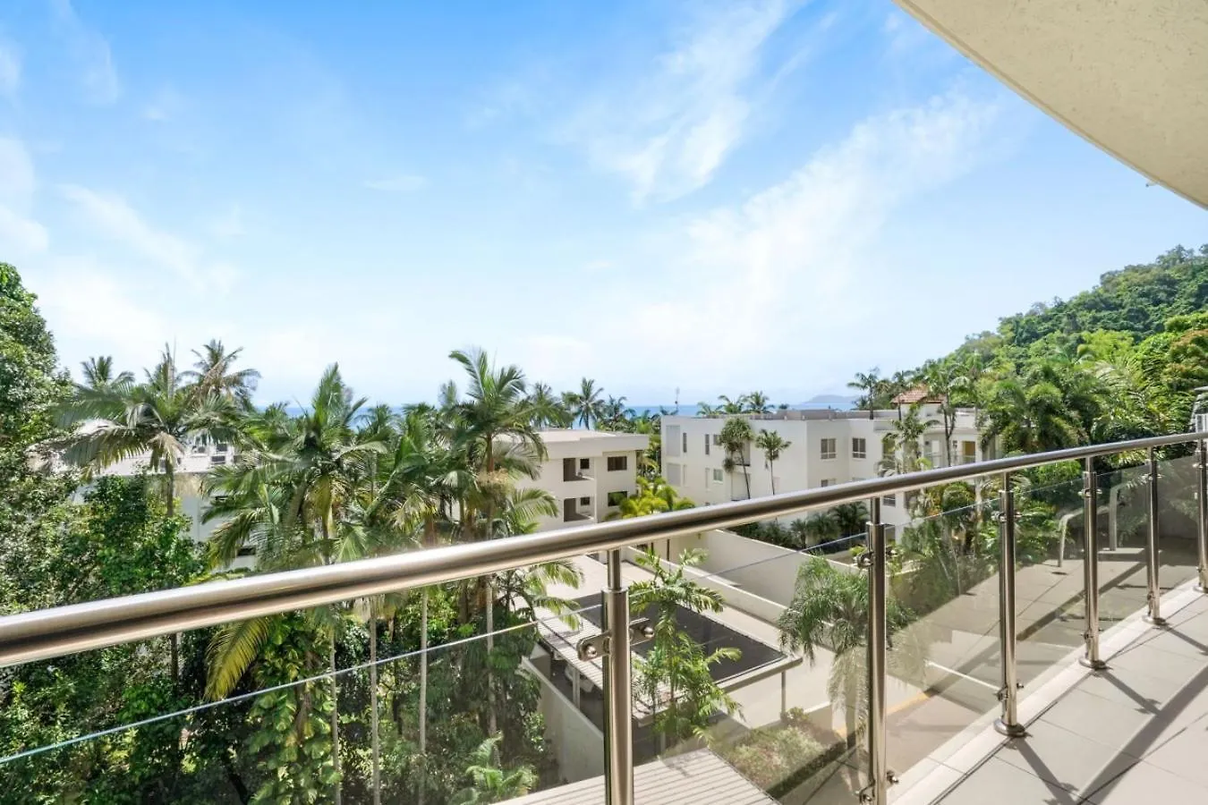 Waves & Wonders Ocean View Apartment Trinity Beach