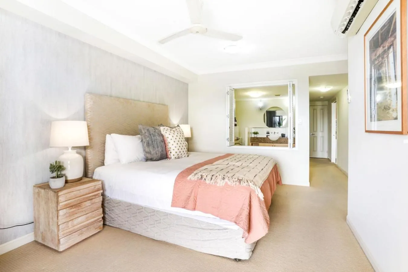 Waves & Wonders Ocean View Apartment Trinity Beach Australia