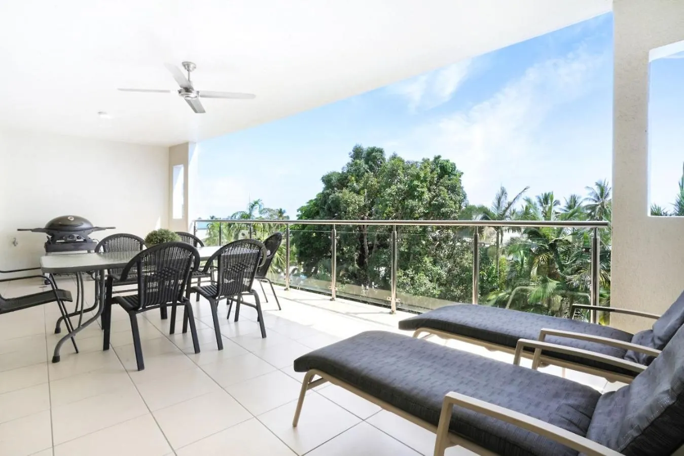 Waves & Wonders Ocean View Apartment Trinity Beach
